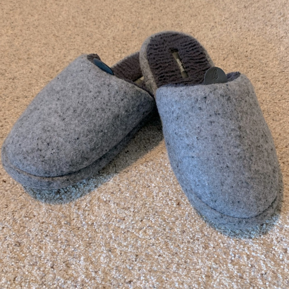 Womens Allbirds Slippers Gray size 8-9